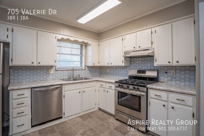 Foto del edificio - 705 Valerie Dr