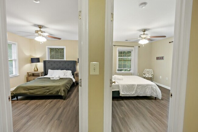 Foto del edificio - 9 S Walter Reed Dr