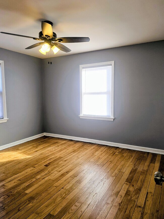 Foto del edificio - 7630 S Jeffery Blvd