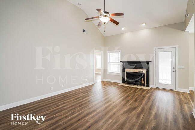 Foto del edificio - 848 Cherry Blossom Ln