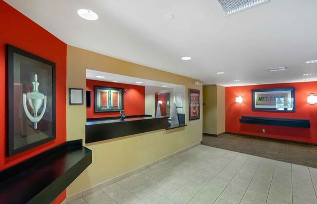 Building Photo - Furnished Studio-Tampa - Airport - Spruce ...