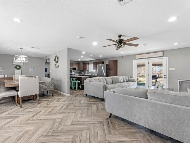 Foto del edificio - 7422 Nodding Pines Ln