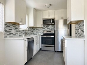 Building Photo - 227 Madrone St