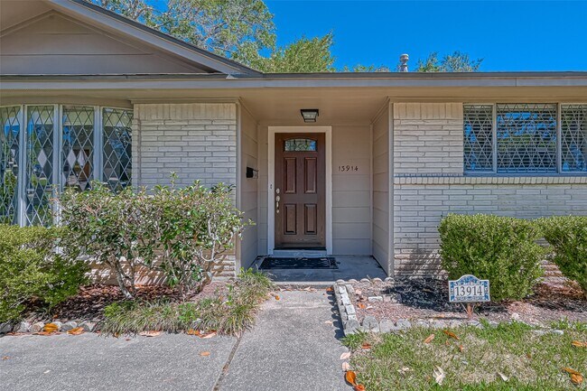 Foto del edificio - 13914 St Marys Ln