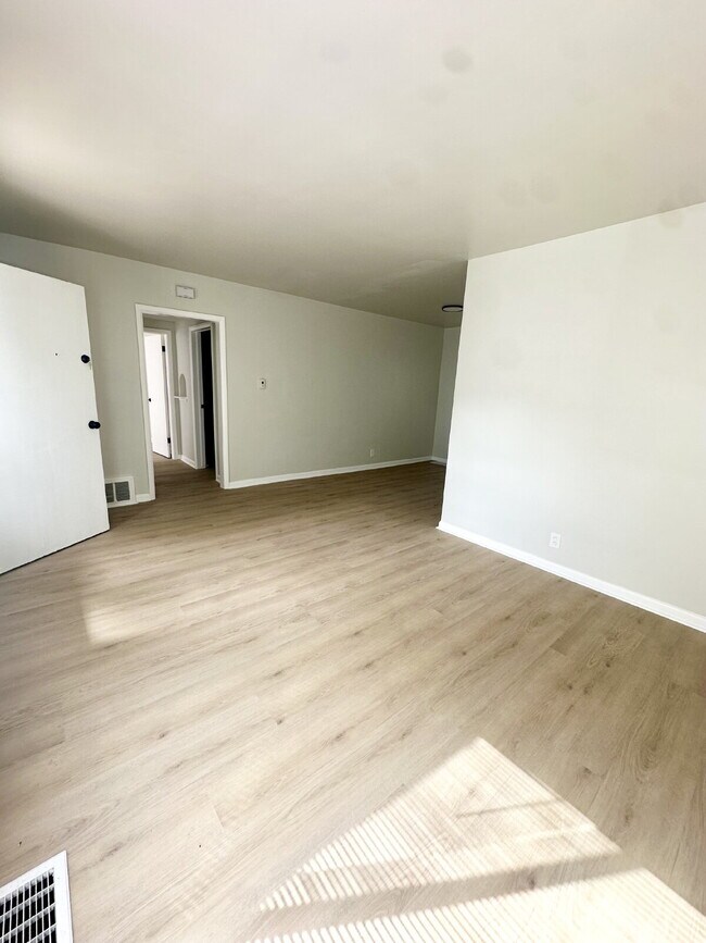 Foto del edificio - 716 E 17th St