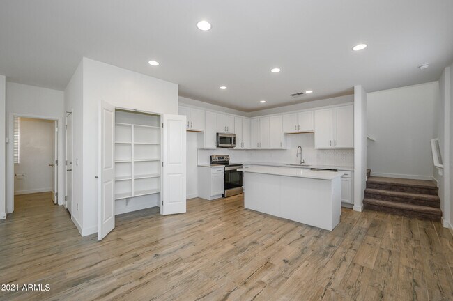 Building Photo - 9517 E Talon Ave