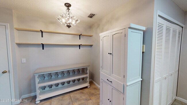 Building Photo - 2063 Wax Myrtle Ct