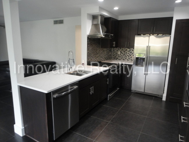 Foto del edificio - 275 W Lake Faith Dr