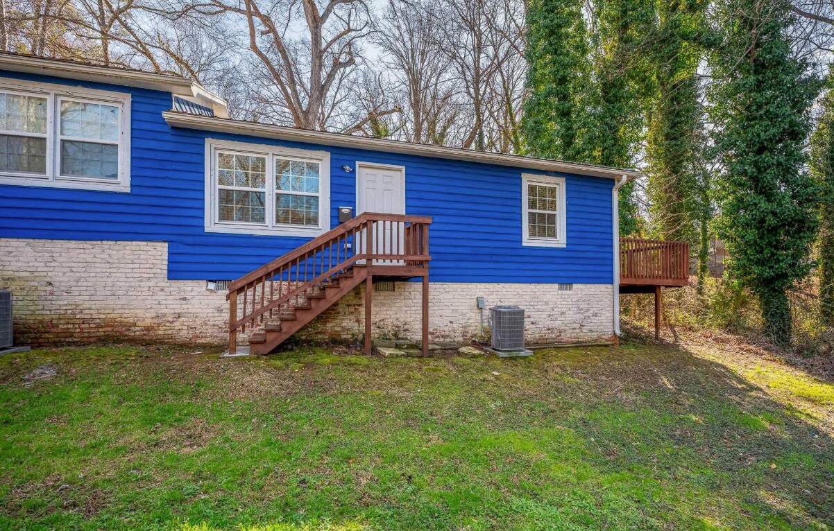 Primary Photo - 308 N Fairview Ave