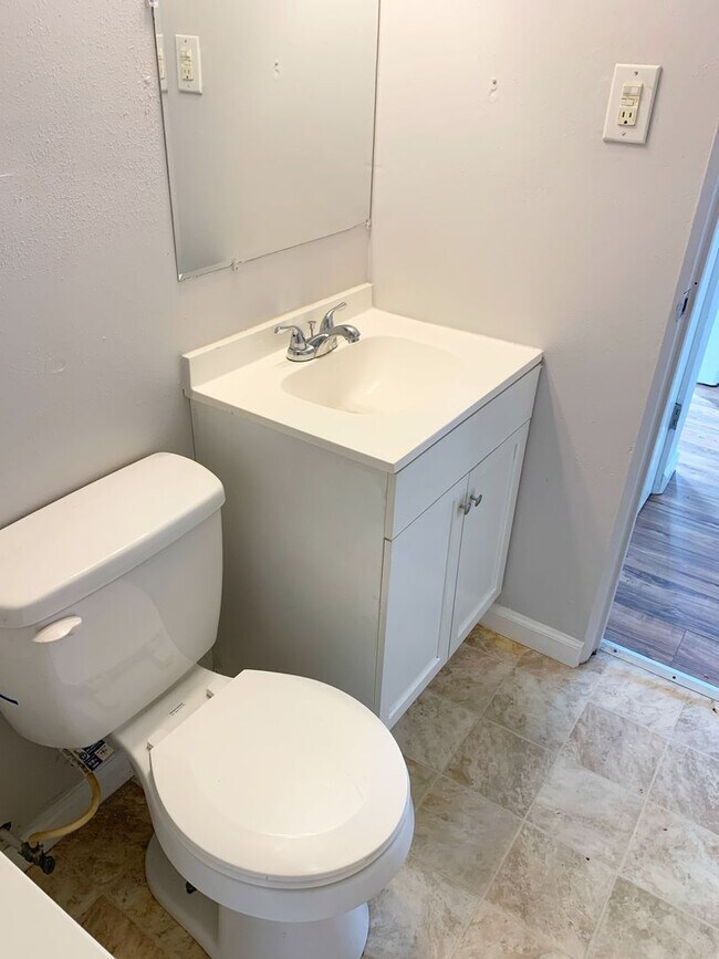 Foto del edificio - Renovated and Move In Ready...725 Ashland, Mitchell, IL 62040