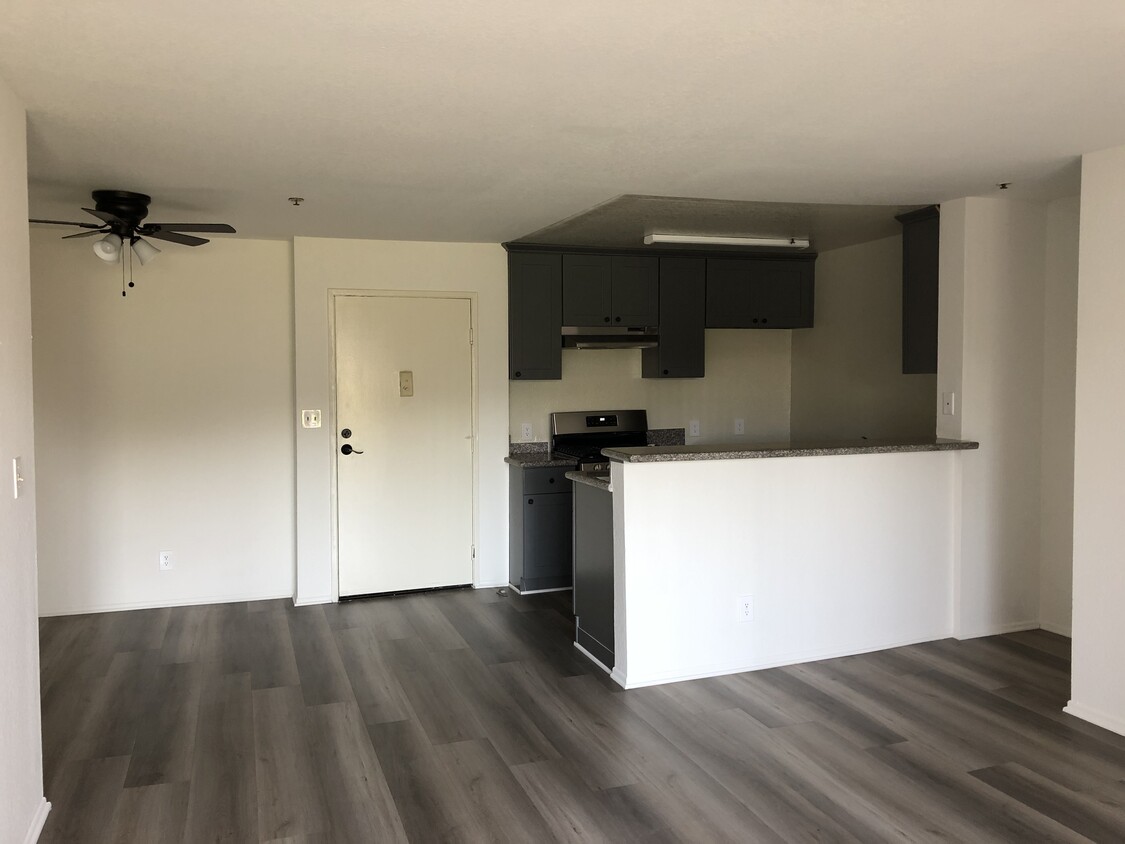 Foto principal - 1320 Venice Blvd