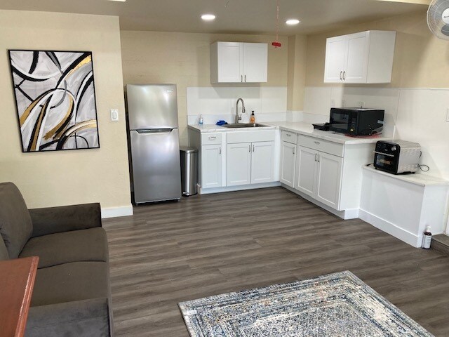 Building Photo - 10521 Observatory Dr