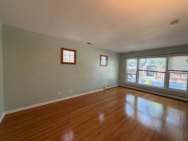 Foto del edificio - 2023 W Balmoral Ave