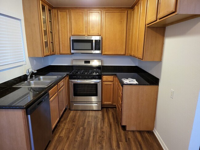 Foto del edificio - Close to Base, Private Laundry, Reserved Parking