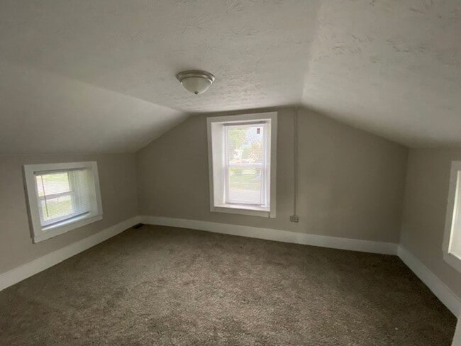 Building Photo - Renovated Single Family Home