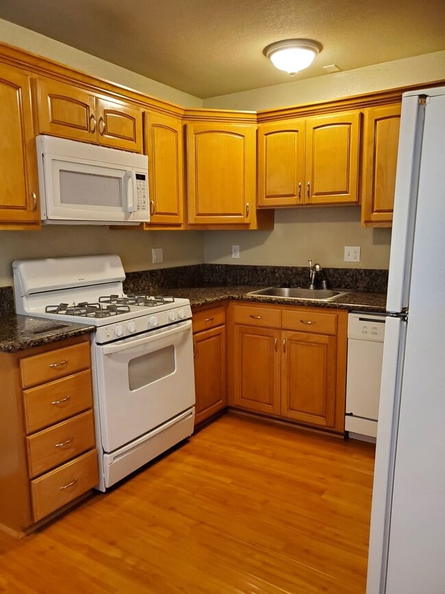 Building Photo - Charming 3 bed / 1 bath Apartment by Downtown