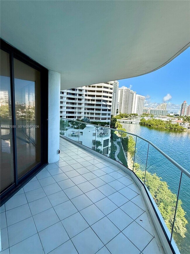 Foto del edificio - 2800 Island Blvd