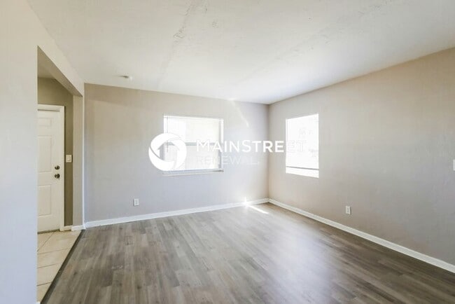 Building Photo - 3 Bedroom Pet-Friendly Home in Fort Lauder...