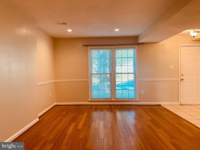 Foto del edificio - 5317 Macwood Dr
