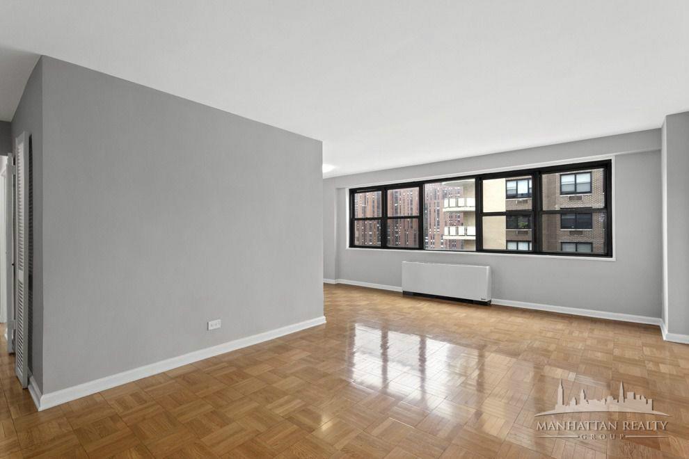 Foto principal - 357 W 55th St