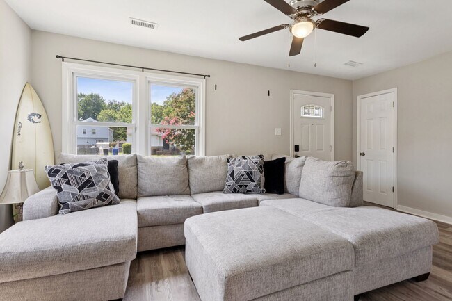 Foto del edificio - Updated ranch in Portsmouth!