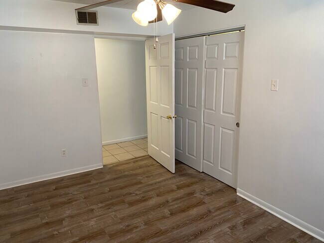 Building Photo - 140 Oneida St