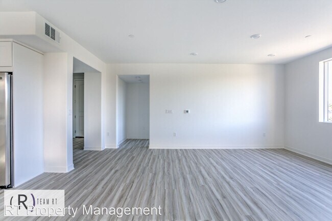 Building Photo - 3 br, 2 bath House - 1406 Meridian St Unit 24