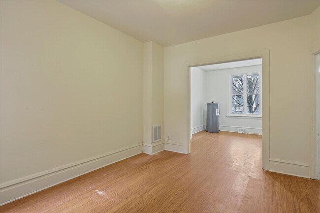Foto del edificio - Coming Soon Spacious 3 Bedroom in uptown H...