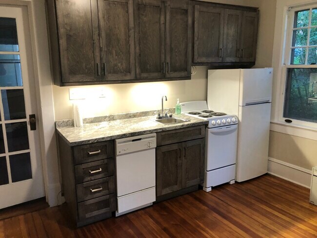 Cocina nueva - 1212 Brookstown Ave