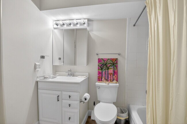 Foto del edificio - 111 Normandy Ln