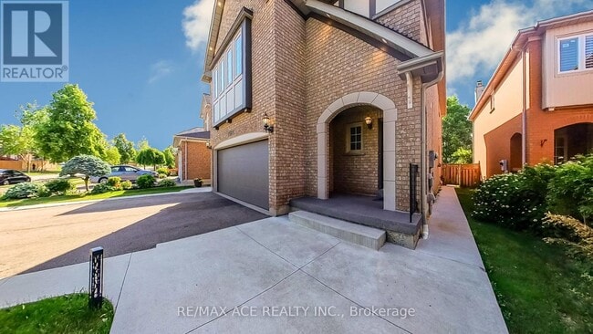 Building Photo - 2664 Castlebridge Dr