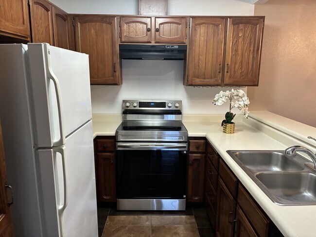 Foto del edificio - 3400 Sullivan Ct