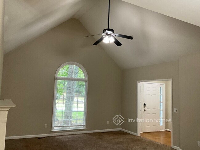 Building Photo - 4660 Newberry Dr