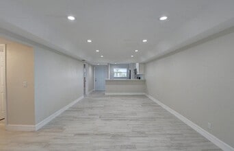 Building Photo - 398 W Camino Real