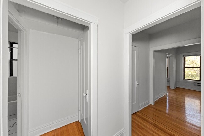 3823 N Fremont St, Unit 3823-W2, Chicago, IL 60613 - 3826 N Fremont