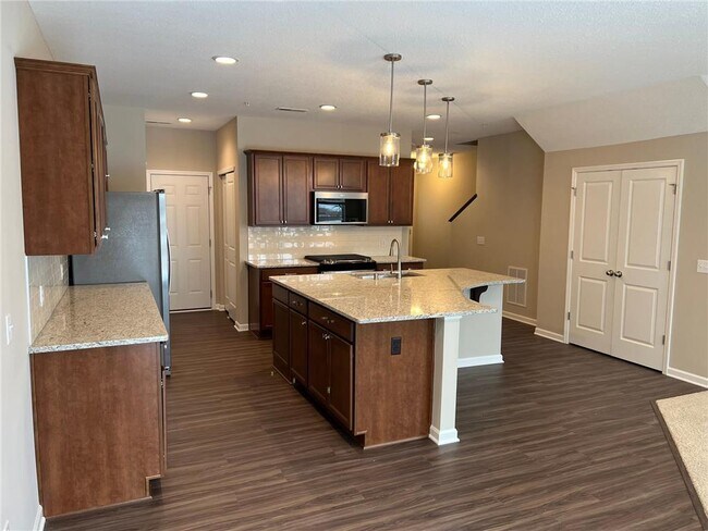 Foto del edificio - 5940 Urbandale Ln N