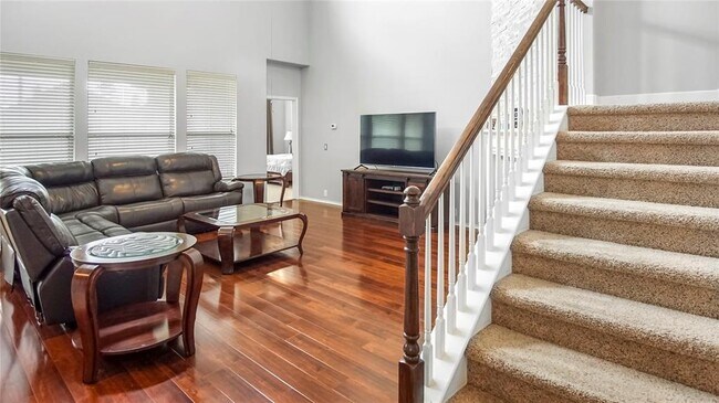 Foto del edificio - 17006 Cherokee Lake Ln