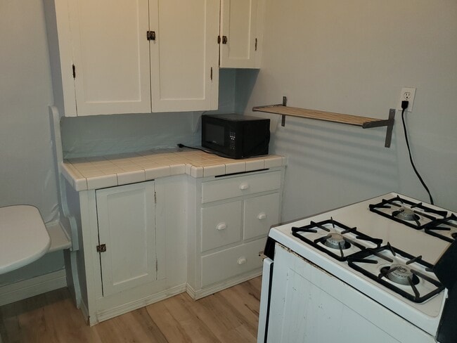 Building Photo - 1432 N Formosa Ave