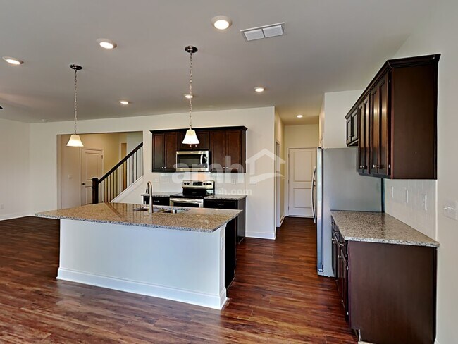 Foto del edificio - 455 Summit View Ct