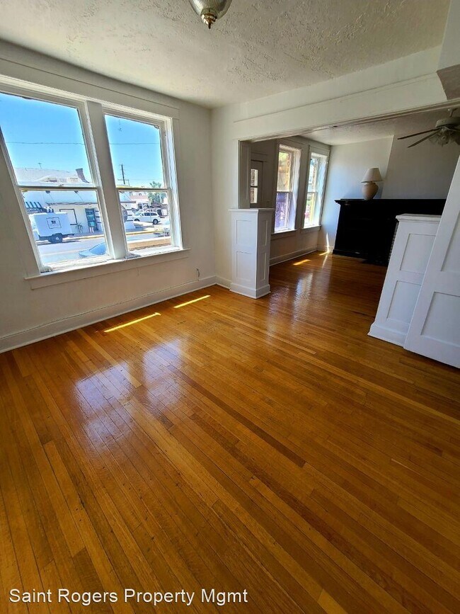 Foto del edificio - 2 br, 1 bath Apartment - 2701 Montana