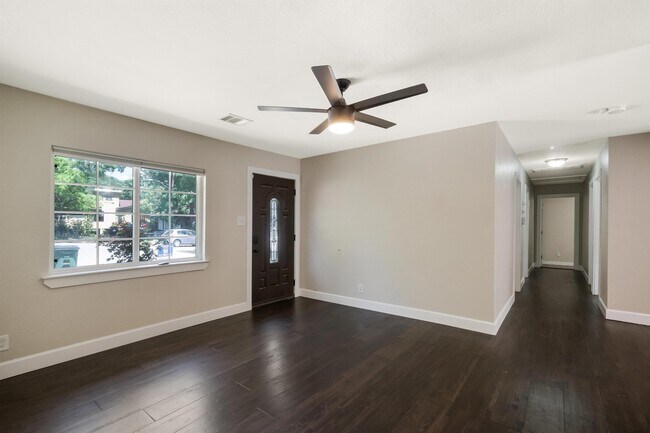 Building Photo - 2104 Maldon Pl