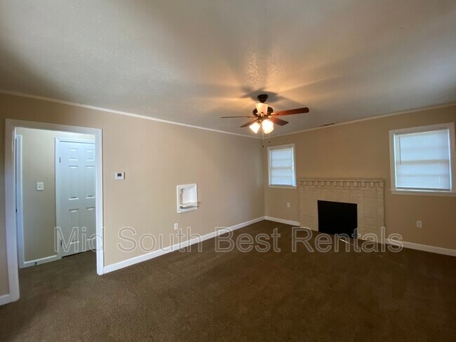 Foto del edificio - 2108 Driftwood Ave