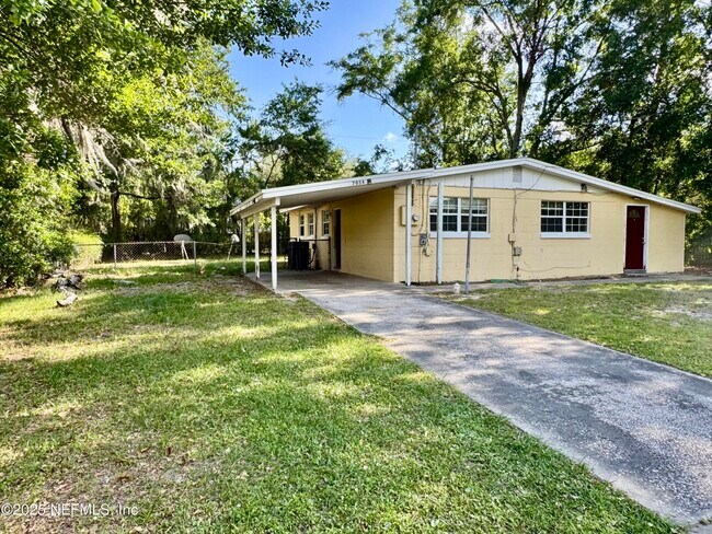 Building Photo - 7054 Red Robin Dr