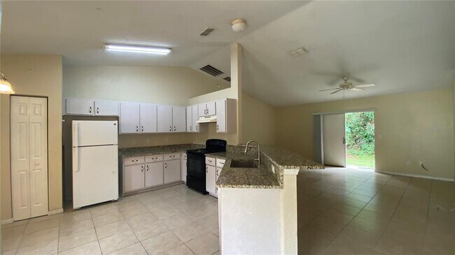 Foto del edificio - 523 Silver Way Dr