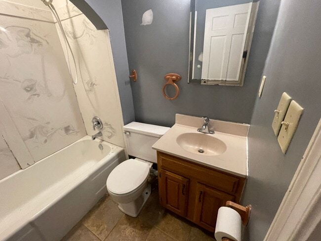 Building Photo - Beechwold Clintonville Area Single Family House with Fenced Yard and Garage