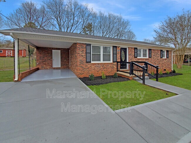Building Photo - 445 Summerland Dr