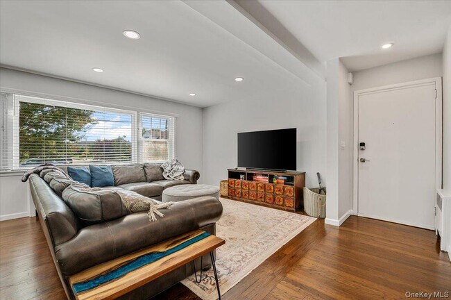 Foto del edificio - 845 E Walnut St