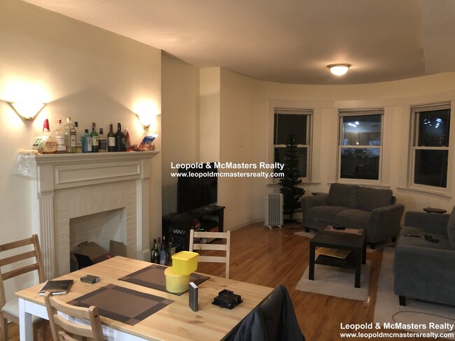 Foto del edificio - 1408 Beacon St
