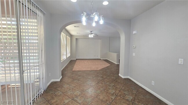 Foto del edificio - 8667 Moreno Mountain Ave