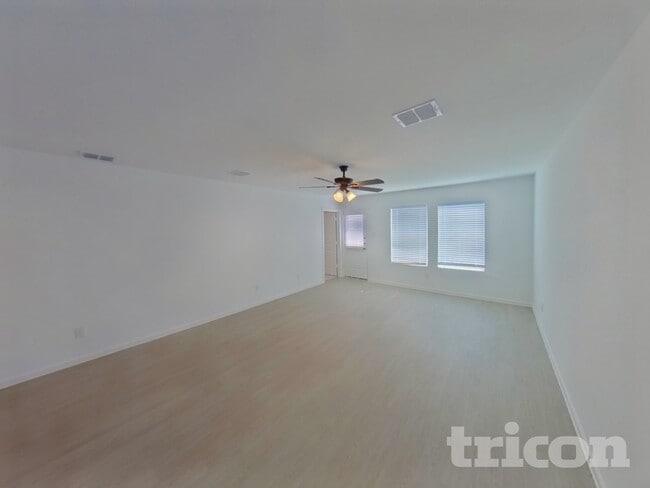 Building Photo - 803 Ponderosa Ln